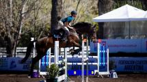 Imagen de Juan Martín Rodríguez, el joven de Allen que salta los obstáculos de la vida a caballo