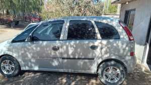 Dejó su auto estacionado en la ruta para ir a trabajar y se lo robaron en Roca