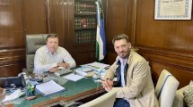 Imagen de Weretilneck y Buteler prometieron reconstruir el centro comunitario incendiado en Cipolletti