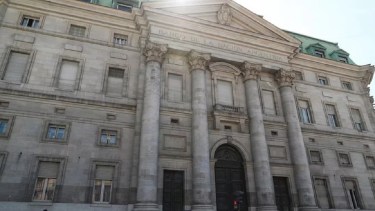 Allanan el Banco Nación por las contrataciones a familiares y a «Pitty, la numeróloga»