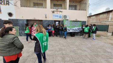 La medida  del gremio estatal en Neuquén afecta la atención en los registros civiles de Neuquén. Foto: Gentileza Facebook ATE  Centenario. 