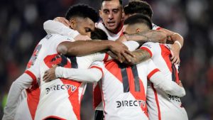 River visita a Vélez con la misión de cosechar dos triunfos al hilo: formaciones, hora y TV