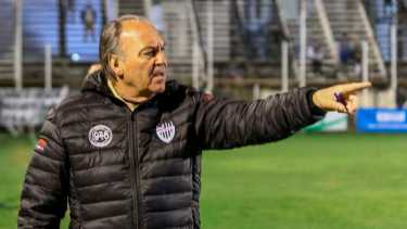 Bonjour renunció como DT de Cipolletti. (Foto: Juan Thomes)