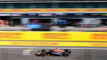 Max Verstappen celebró su histórica victoria en el Gran Premio de Italia de la Fórmula 1 en Monza. Foto PAA/Télam.