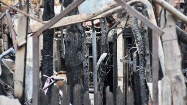 Incendio en barrio Don Bosco II de Neuquén: el sobreviviente está en "estado crítico". Foto: Mati Subat
