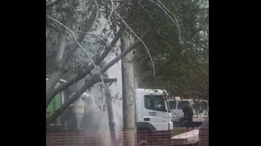 Video | Rompieron un caño de gas en un barrio de Neuquén, los vecinos registraron el momento 