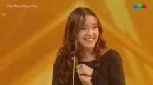 Imagen de Got Talent Argentina: La Joaqui maravillada por un canto y apretó el botón dorado