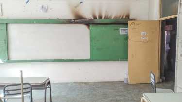 El incendio fue hoy a la mañana en el Cpem 23 de Neuquén (Foto: gentileza)