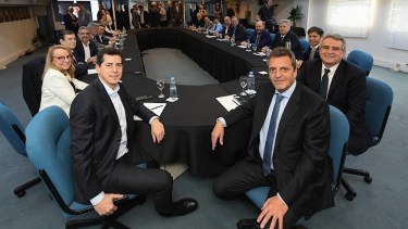 Sergio Massa, candidato a presidente, se reunirá este sábado con gobernadores peronistas en un esfuerzo por fortalecer su campaña en Tucumán antes de las elecciones presidenciales de octubre. Foto Archivo.