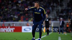 Almirón volvió a probar el doble 9 para el partido de Boca contra Lanús