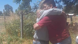 Perdió a su papá hace poco y le robaron el celular con los únicos recuerdos de él, en Roca