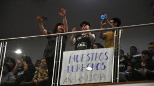 Tensa protesta en la Legislatura: ingresó el proyecto del fondo que le recortará presupuesto