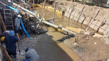 Tres barrios de Neuquén sin agua: otro acueducto roto por una empresa privada. Foto de archivo