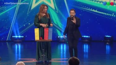 Abel Pintos, La Joaqui, Emir Abdul y Florencia Peña quedaron sorprendidos por el truco del mago en Got Talent Argentina. Foto: Captura Telefé