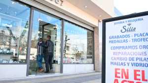 Robo en una joyería céntrica de Neuquén: «Se llevaron todo, me arruinaron la vida»