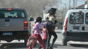 Alerta por viento en Neuquén: piden que cuiden los techos, ante las ráfagas de 110 kilómetros