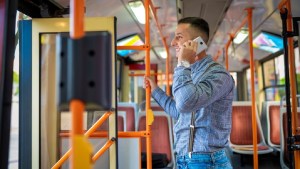 El colectivo es, por lejos, el medio de transporte más usado en la Argentina