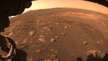 Esta imagen fue captada mientras la NASA conducía por Marte por primera vez el 4 de marzo de 2021 Crédito: NASA.