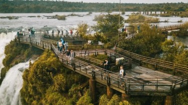 Las Cataratas de Iguazú serán escenario de bodas LGBT+. Uno de los escenarios más imponentes de América podrá ser el marco para el amor.