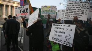 Segundo debate presidencial 2023: fuerte reclamo de manifestantes en la previa