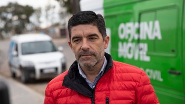 Pérez, delegado del Centro de Documentación Rápida (CDR) de Viedma,  ubicado en la calle Álvaro Barros, aseguró que atiende hasta el cierre de los comicios. Foto Gentileza