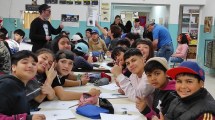 Imagen de La otra cara de la Feria del Libro en Cipolletti: un autor presentó su libro en una escuela rural