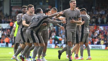 El único gol del encuentro lo marcó Micky van de Ven. (Bradley Collyer/PA via AP)