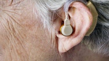 Los afiliados jubilados y pensionados pueden solicitar audífonos gratis ante la obra social.-