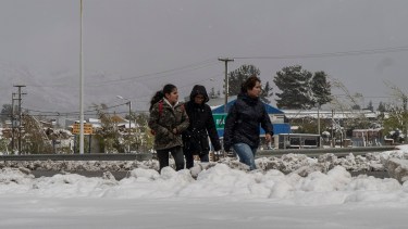 Nieva desde el sábado a la tarde en Bariloche. Foto: Marcelo Martinez