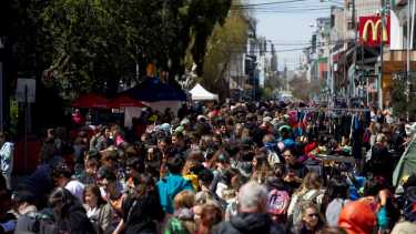 Encuentro de Mujeres y Disidencias: los artesanos invadieron el Centro Cívico y la calle Mitre