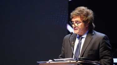 Cambio climático, armas y venta de órganos, los traspiés de Milei en el debate