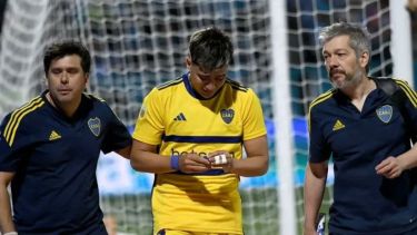 El delantero jugó menos de 10 minutos y salió lesionado.