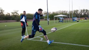 El saludo de Dibu Martínez a Los Pumas y la reacción de Moroni: «Es un montón»