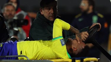 El crack brasileño abandonó el campo de juego entre lágrimas. Foto: Gentileza. 