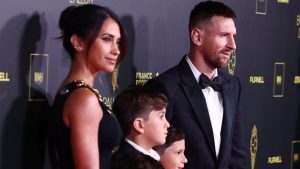 Balón de oro: con fuerte presencia del negro, así fueron los looks de las estrellas de la Selección
