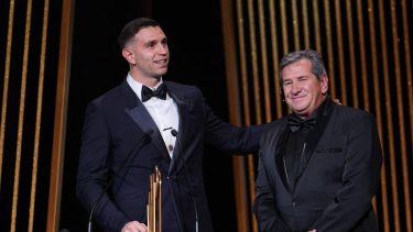 Dibu Martínez ganó el premio de mejor arquero del mundo.