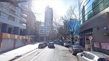 un chico de 12 años murió al caer de un décimo piso en Palermo