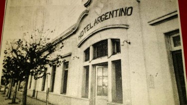 El Hotel Argentino, emblema de los inicios de Cipolletti, tuvo sus comienzos entre 1902 y 1910.
Foto: Facebook Desgranando Recuerdos.