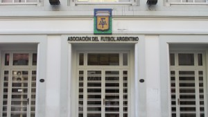 Embargo millonario a la AFA por incumplimiento de contrato con un empresario luego de Qatar 2022