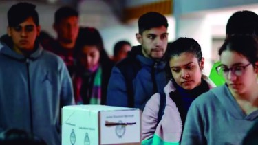 Jóvenes: su voto es clave, pero pocos los escuchan