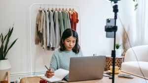 Francia regula la actividad de los influencers con una ley