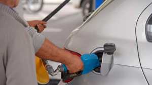 Autodespacho de combustibles: «será una opción más y no reemplazará a los playeros»