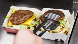 McDonald&#8217;s abrió las puertas de sus cocinas en Neuquén: qué dijeron los clientes