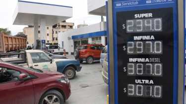 Sobrepasa la demanda en las estaciones de servicio de Roca. Foto: Juan Thomes