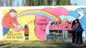 La historia del deporte barrial impresa en los muros de Roca