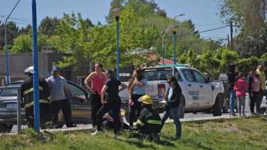 El siniestro vial ocurrió pasadas las 12:30 en la intersección de las calles Rosario de Santa Fe y Gelonch. foto: Juan Thomes.