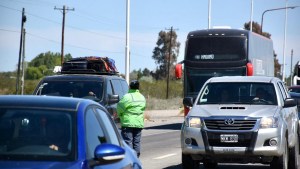 Regreso a casa tras el finde extra largo: hasta la medianoche serán los controles en Neuquén