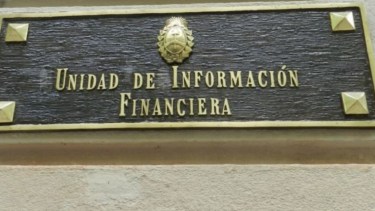 La UIF junto a la CNV controlan los movimientos entre los distintos tipos de dólares.