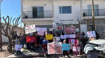 Imagen de Se movilizaron en Rincón de los Sauces angustiados por las denuncias de abusos en un jardín