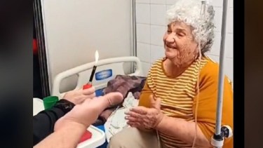 Francisca celebró su cumpleaños junto al personal del hospital Heller. Foto: Captura. 
